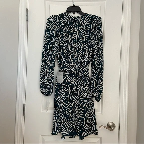 Nordstrom Rack Dress, Size 10. Like new. Worn once. It has pockets!!! - Picture 6 of 9